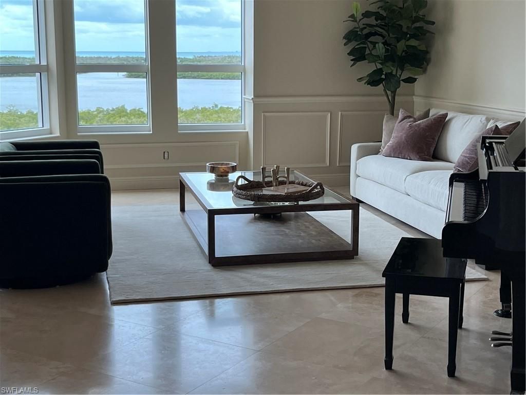 285 Grande WAY 701, Naples, FL 34110