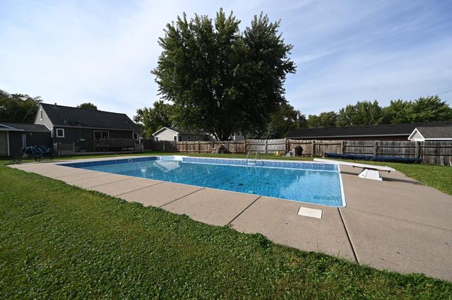 835 Sommerville Street S, Shakopee, MN 55379