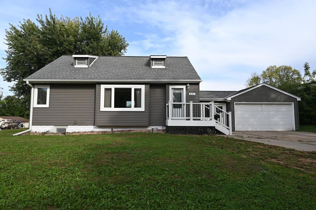835 Sommerville Street S, Shakopee, MN 55379