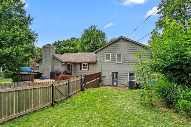 9627 Windsor Street, Overland Park, KS 66206
