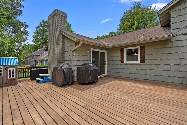 9627 Windsor Street, Overland Park, KS 66206