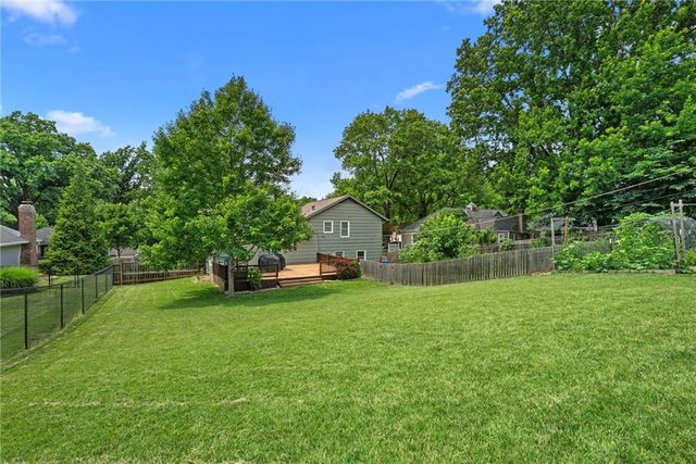 9627 Windsor Street, Overland Park, KS 66206