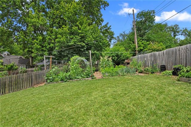 9627 Windsor Street, Overland Park, KS 66206