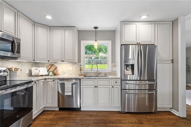 9627 Windsor Street, Overland Park, KS 66206
