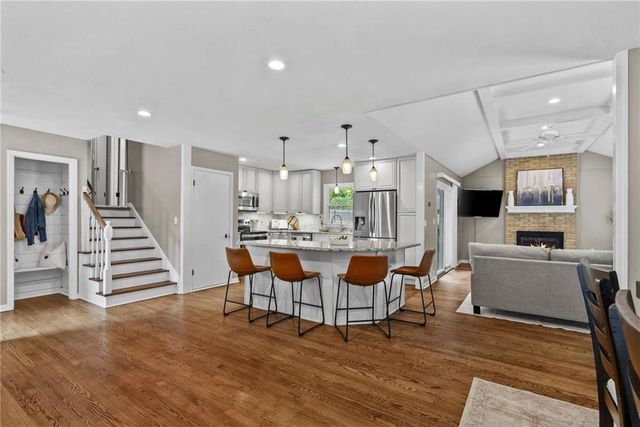 9627 Windsor Street, Overland Park, KS 66206