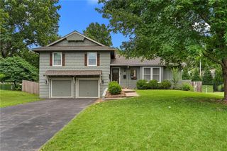 9627 Windsor Street, Overland Park, KS 66206