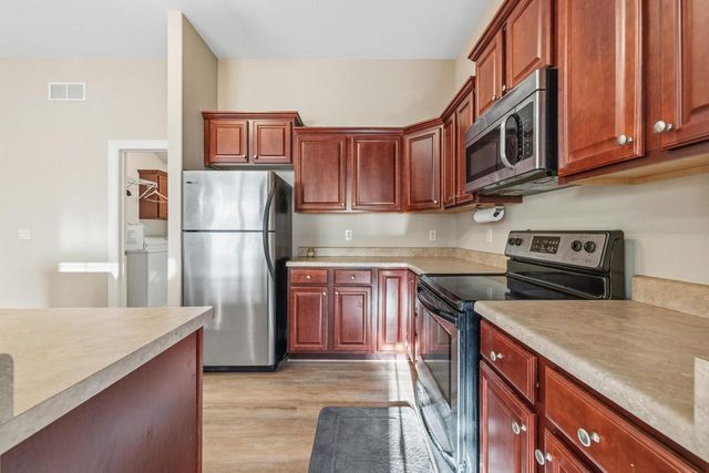 1799 Woodland WAY, Slinger, WI 53086