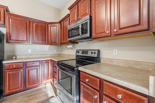 1799 Woodland WAY, Slinger, WI 53086