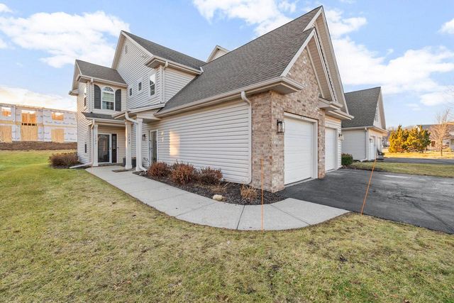 1799 Woodland WAY, Slinger, WI 53086