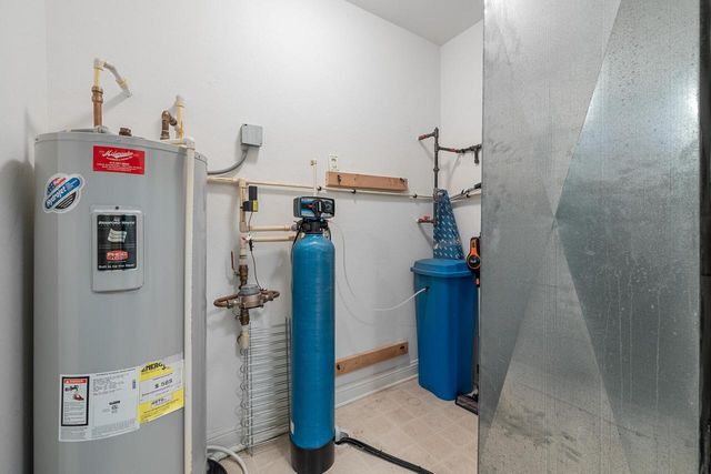 1799 Woodland WAY, Slinger, WI 53086