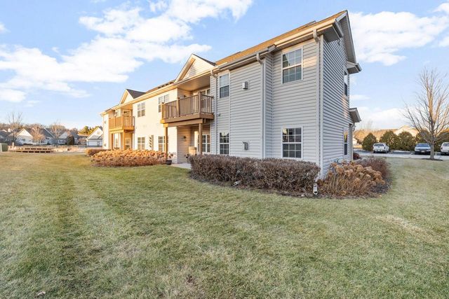 1799 Woodland WAY, Slinger, WI 53086