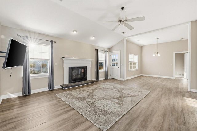 1799 Woodland WAY, Slinger, WI 53086