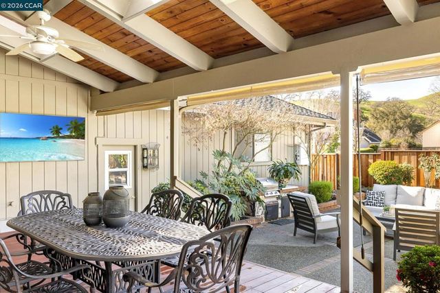 551 Blackhawk Club Dr, Danville, CA 94506