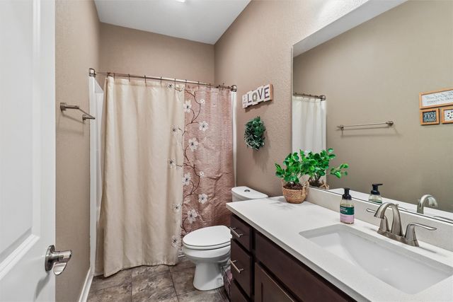 1010 S Y Street, Indianola, IA 50125