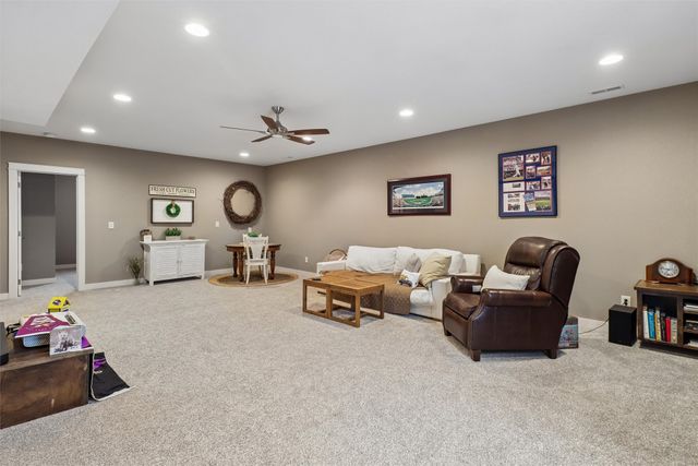 1010 S Y Street, Indianola, IA 50125