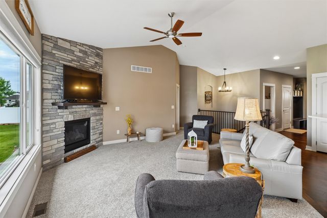 1010 S Y Street, Indianola, IA 50125