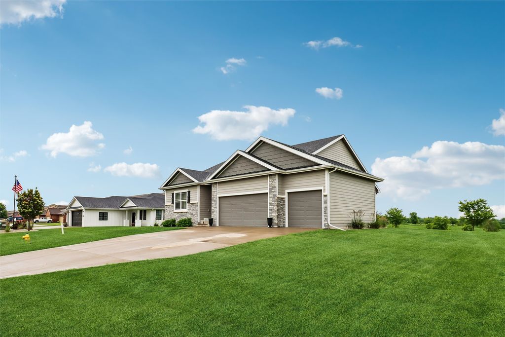 1010 S Y Street, Indianola, IA 50125