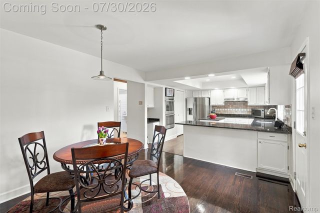 35379 Northmont Drive, Farmington Hills, MI 48331