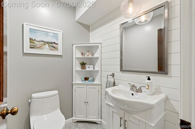 35379 Northmont Drive, Farmington Hills, MI 48331