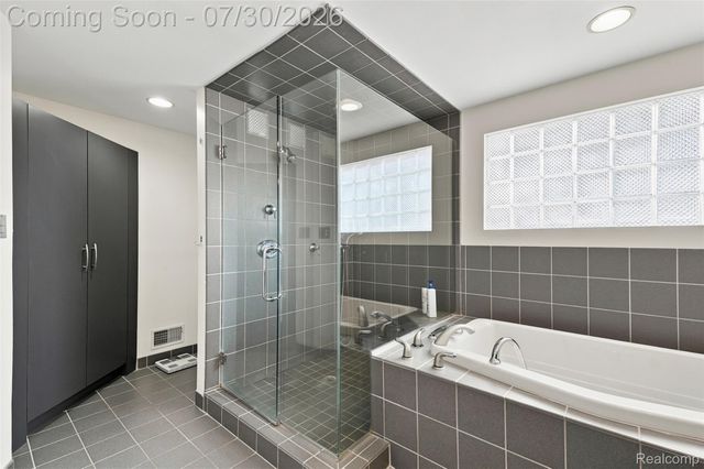 35379 Northmont Drive, Farmington Hills, MI 48331