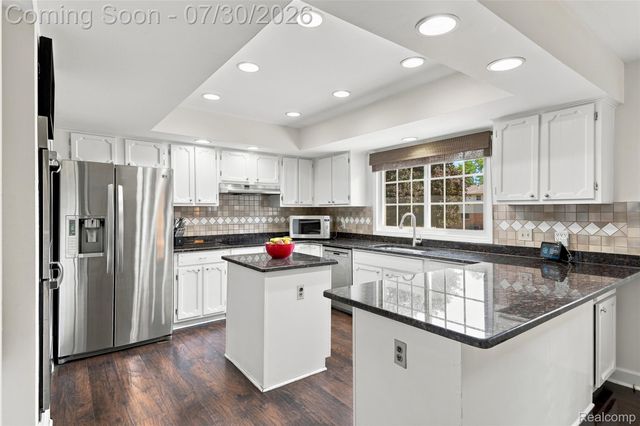 35379 Northmont Drive, Farmington Hills, MI 48331