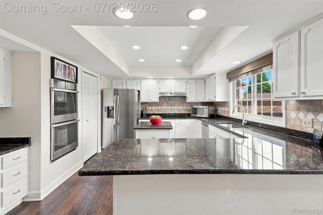 35379 Northmont Drive, Farmington Hills, MI 48331