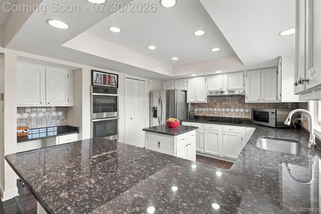 35379 Northmont Drive, Farmington Hills, MI 48331