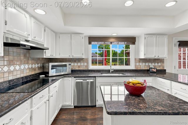 35379 Northmont Drive, Farmington Hills, MI 48331