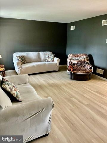 15 LIGHTHOUSE DR, Jonestown, PA 17038