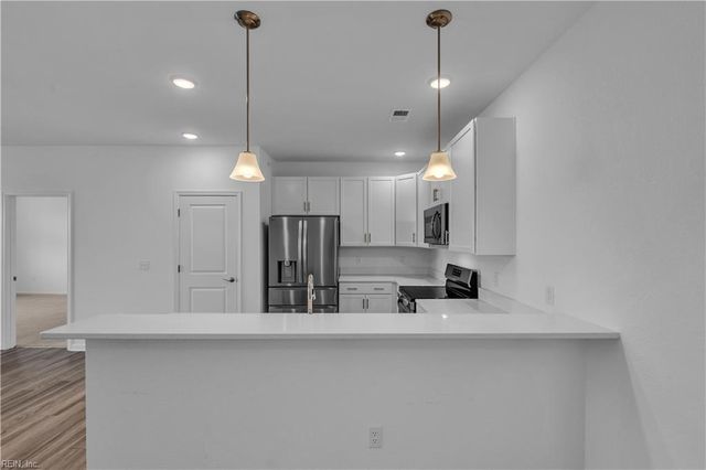 1732 Dromolin Dr Ste 305, Virginia Beach, VA 23456