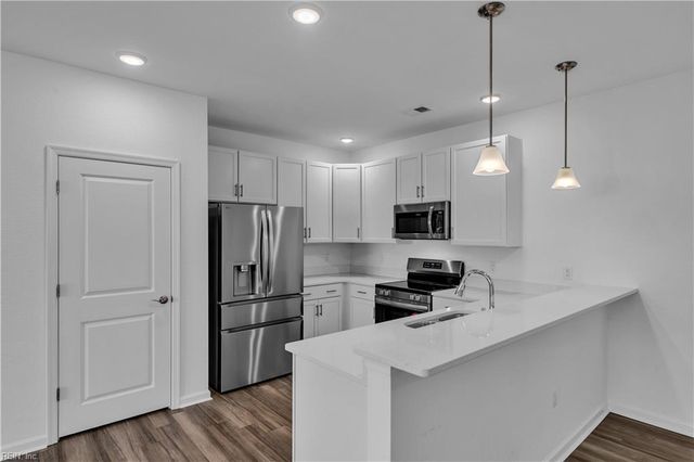 1732 Dromolin Dr Ste 305, Virginia Beach, VA 23456