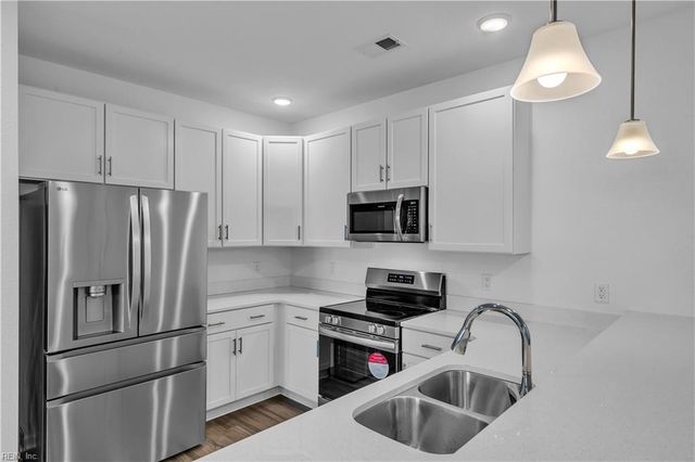 1732 Dromolin Dr Ste 305, Virginia Beach, VA 23456
