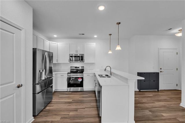 1732 Dromolin Dr Ste 305, Virginia Beach, VA 23456