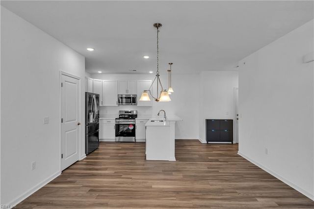 1732 Dromolin Dr Ste 305, Virginia Beach, VA 23456