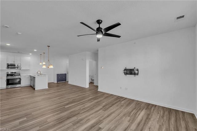 1732 Dromolin Dr Ste 305, Virginia Beach, VA 23456