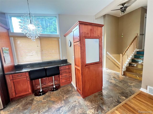 1112 E Washburn Place, Saginaw, MI 48602