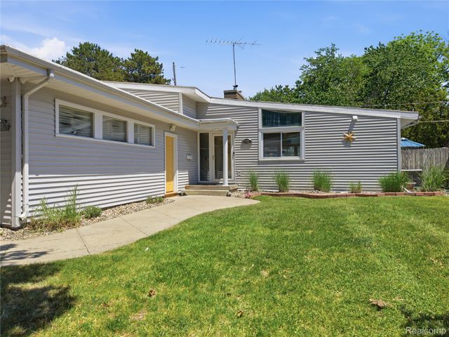 1112 E Washburn Place, Saginaw, MI 48602