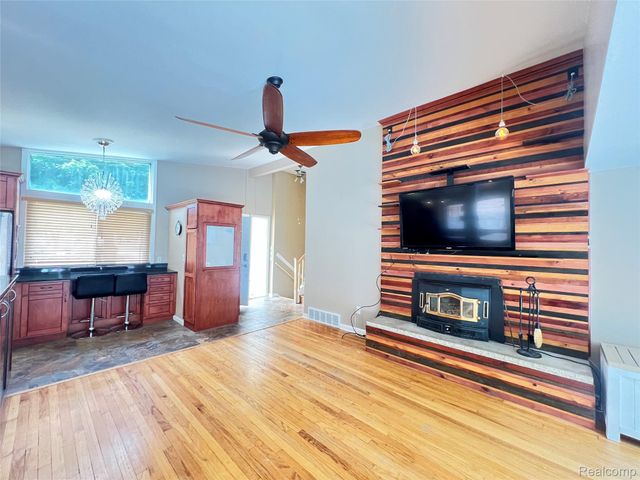 1112 E Washburn Place, Saginaw, MI 48602