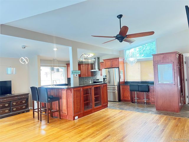 1112 E Washburn Place, Saginaw, MI 48602