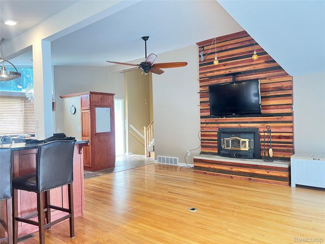 1112 E Washburn Place, Saginaw, MI 48602