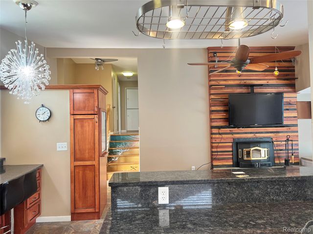 1112 E Washburn Place, Saginaw, MI 48602