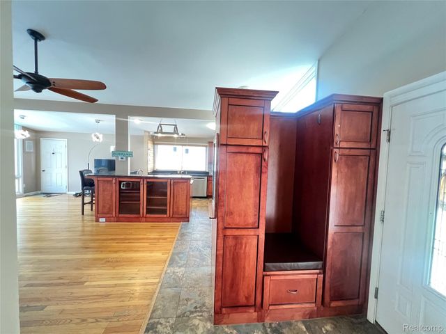 1112 E Washburn Place, Saginaw, MI 48602