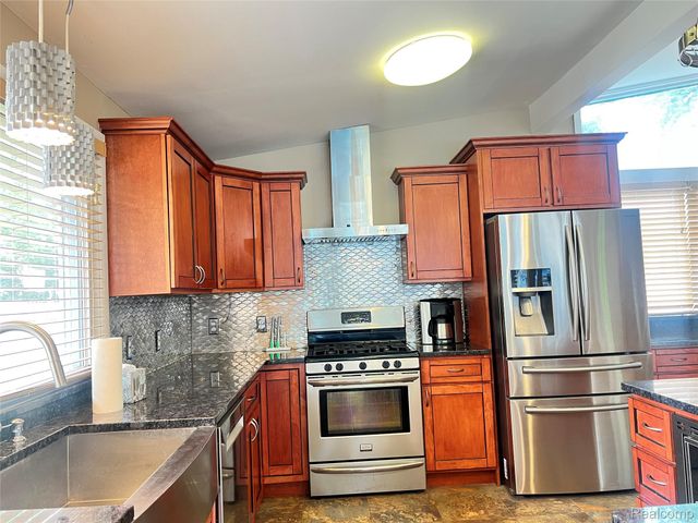 1112 E Washburn Place, Saginaw, MI 48602