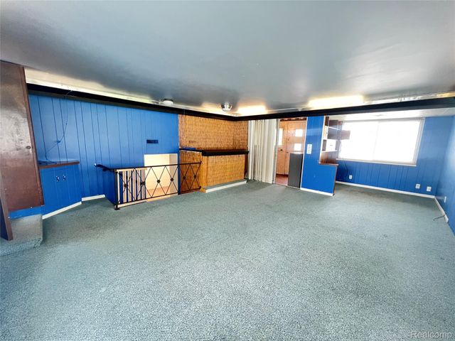 1112 E Washburn Place, Saginaw, MI 48602