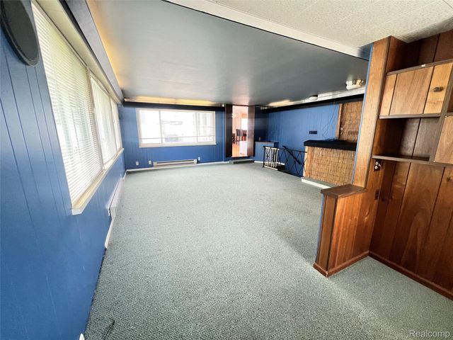 1112 E Washburn Place, Saginaw, MI 48602