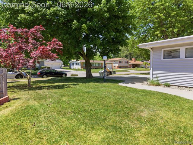 1112 E Washburn Place, Saginaw, MI 48602