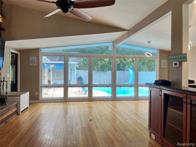 1112 E Washburn Place, Saginaw, MI 48602