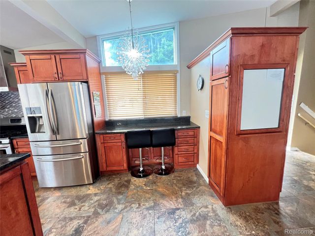 1112 E Washburn Place, Saginaw, MI 48602