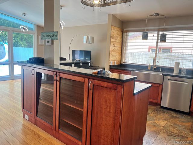 1112 E Washburn Place, Saginaw, MI 48602