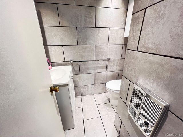 1112 E Washburn Place, Saginaw, MI 48602